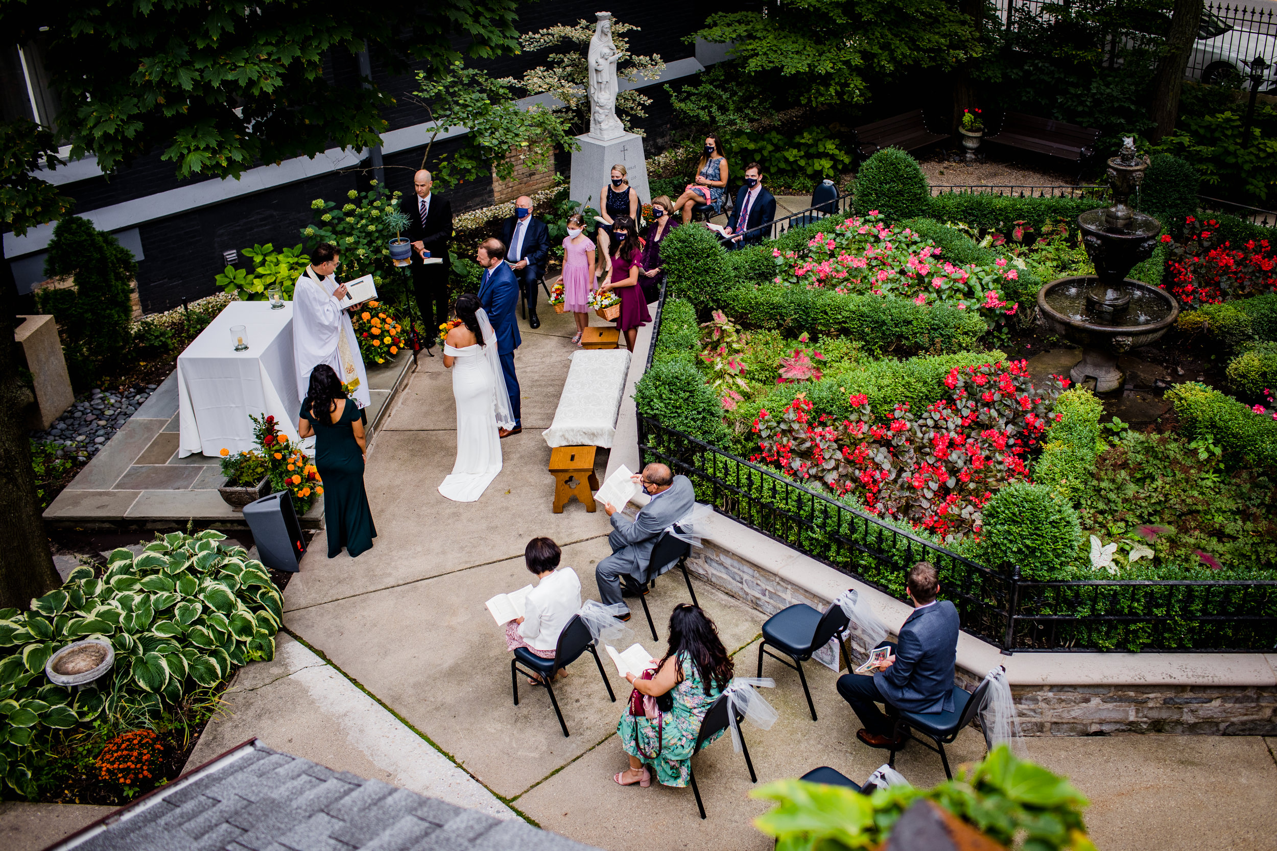 A view of a Church of the Ascension garden wedding in downtown Chicago.