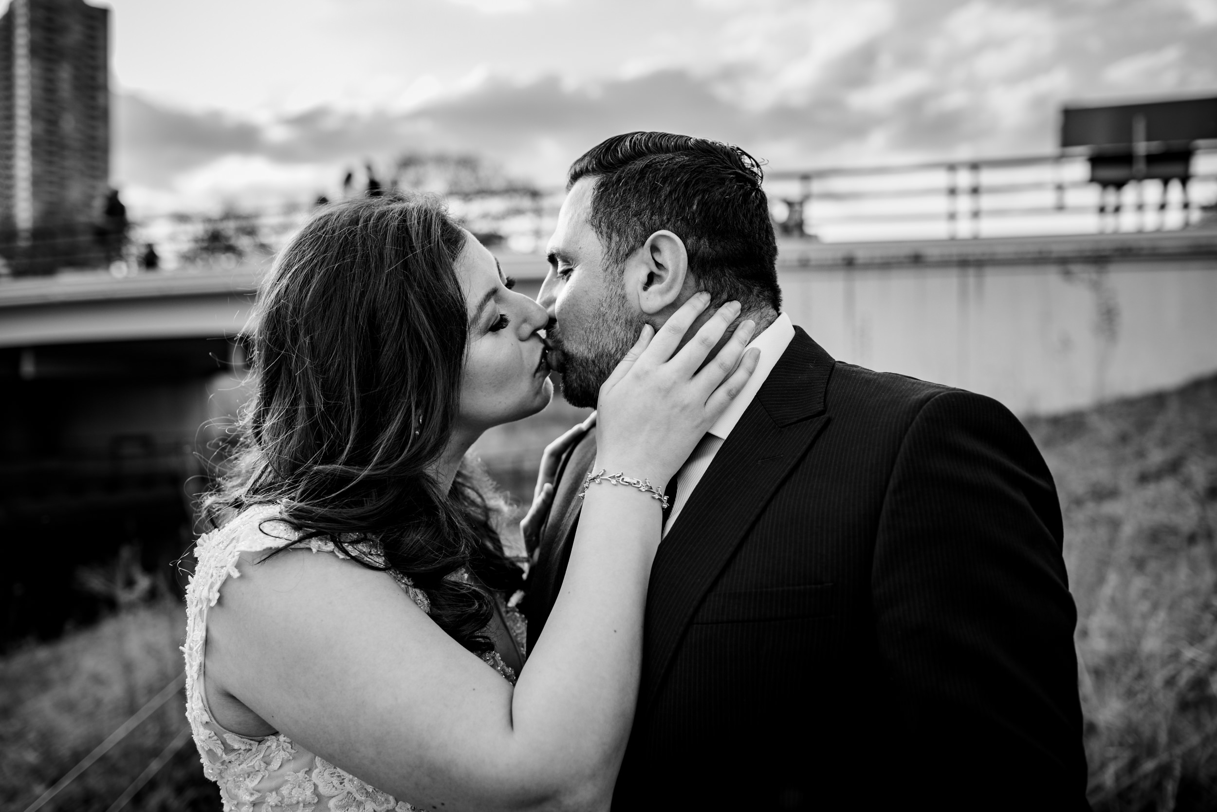 A couple kisses during an elopement in Lincoln Park in Chicago.