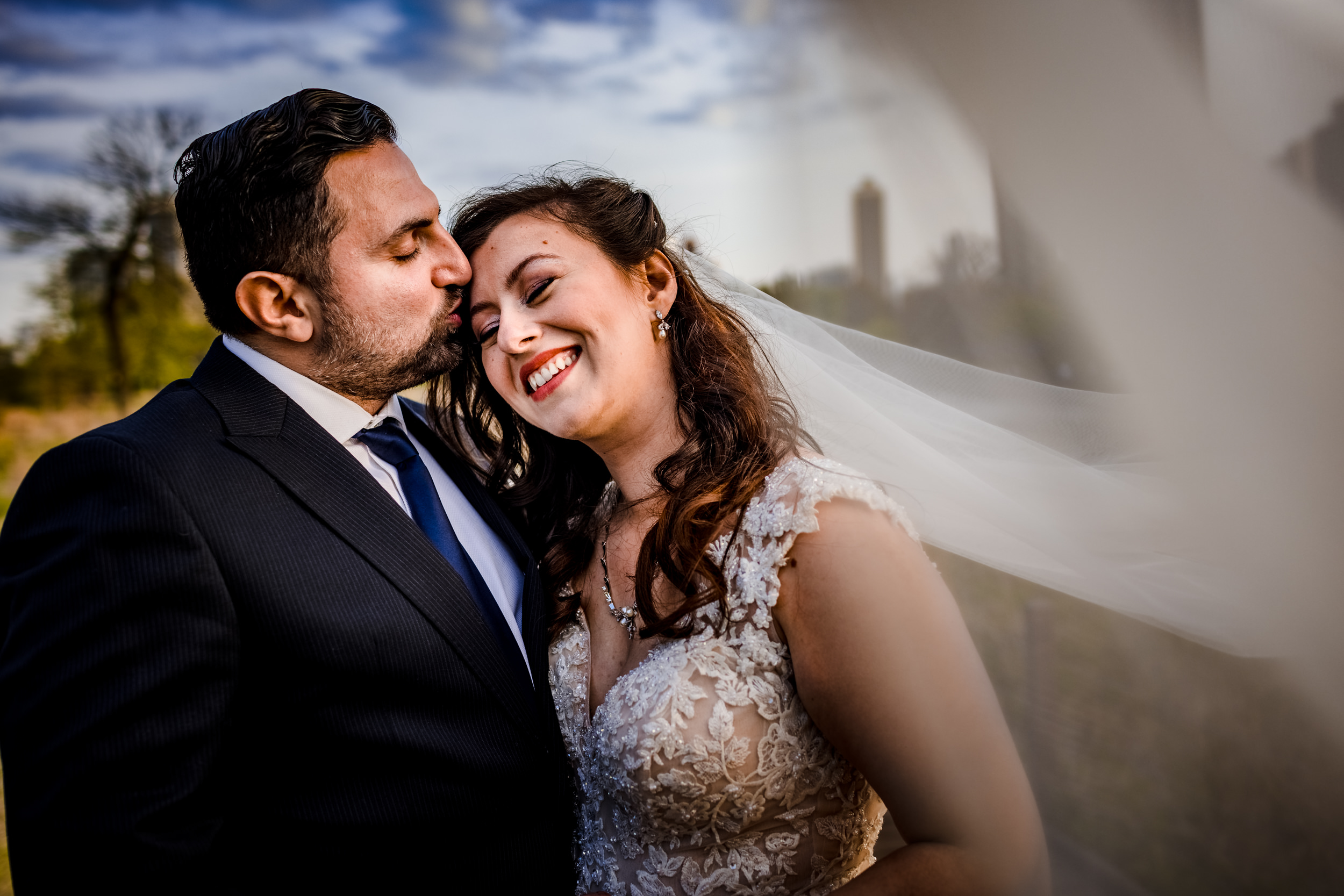 A groom kisses his bride during a Lincoln Park elopement in Chicago.